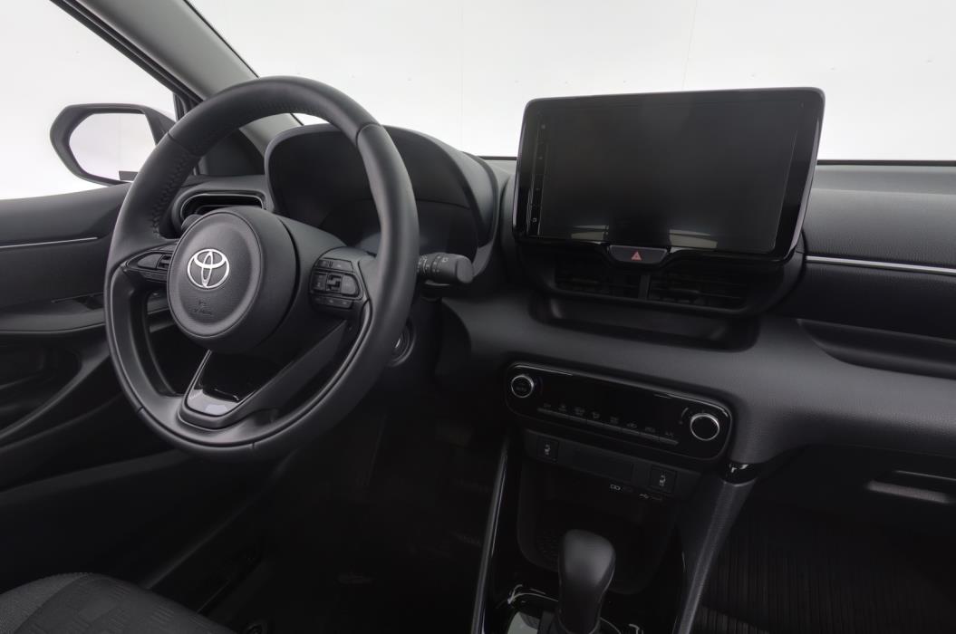 TOYOTA YARIS 2025