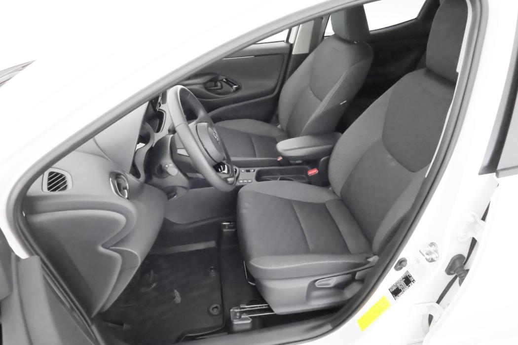 TOYOTA YARIS 2025