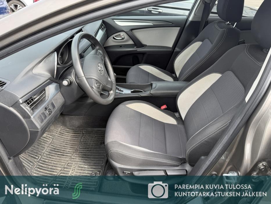 TOYOTA Avensis 2017