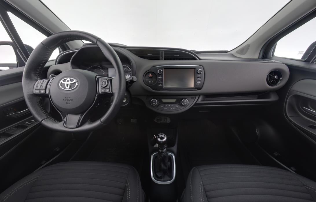 TOYOTA Yaris 2018