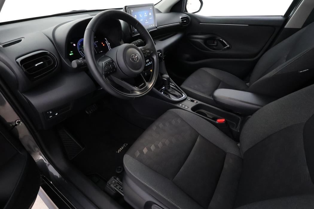 TOYOTA Yaris 2025