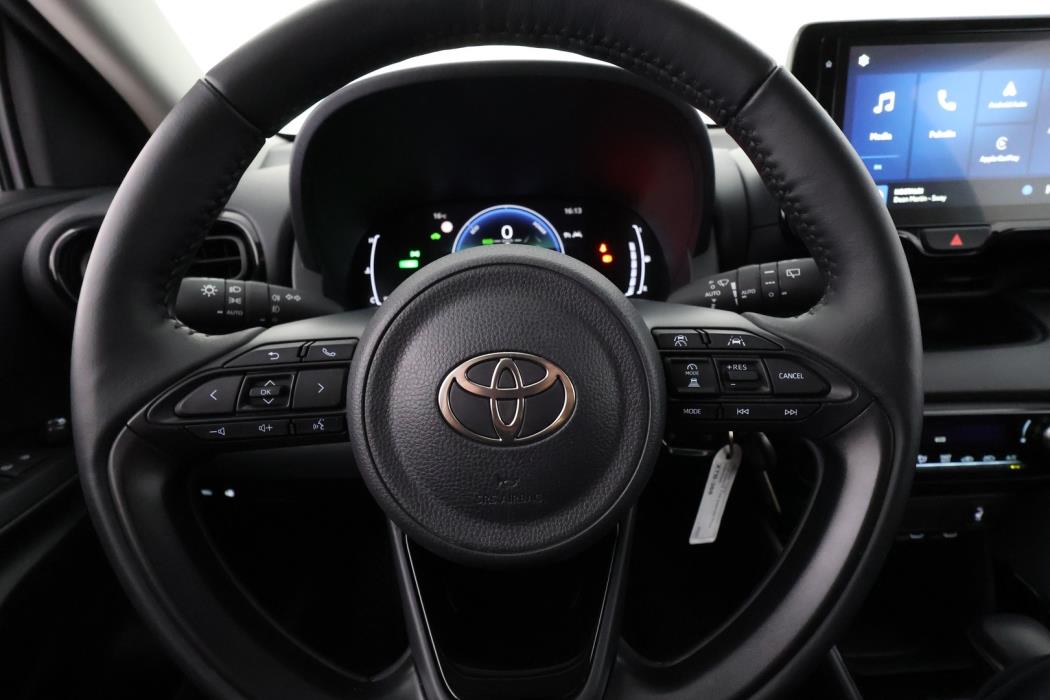 TOYOTA Yaris 2025