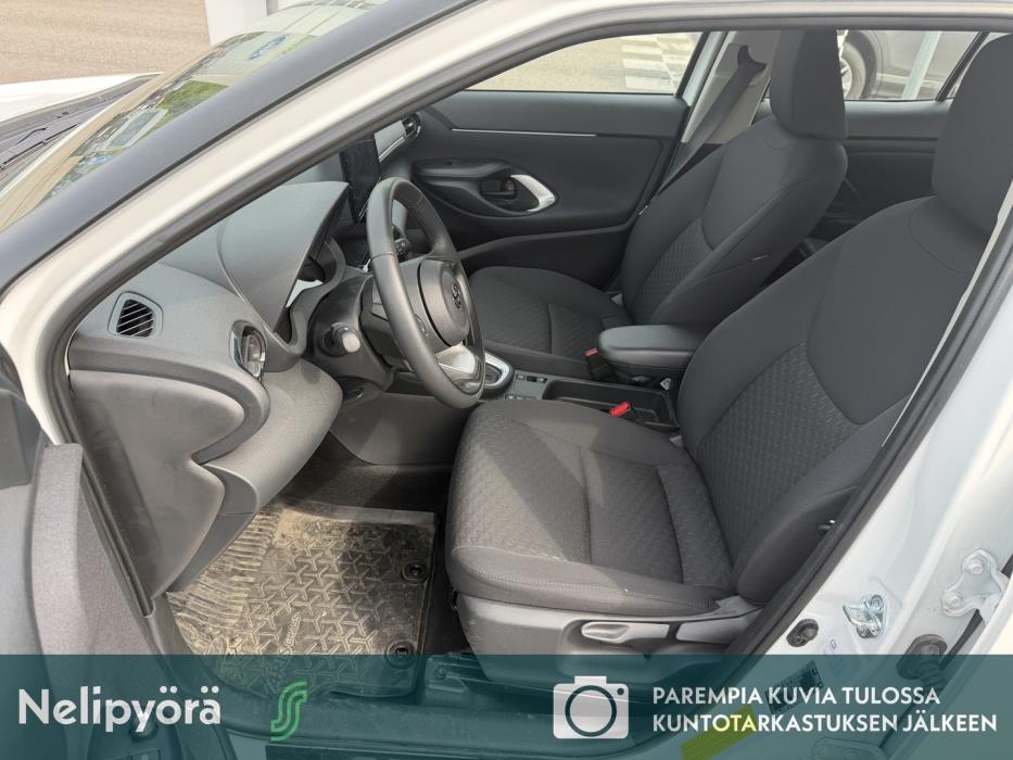 TOYOTA Yaris Cross 2025