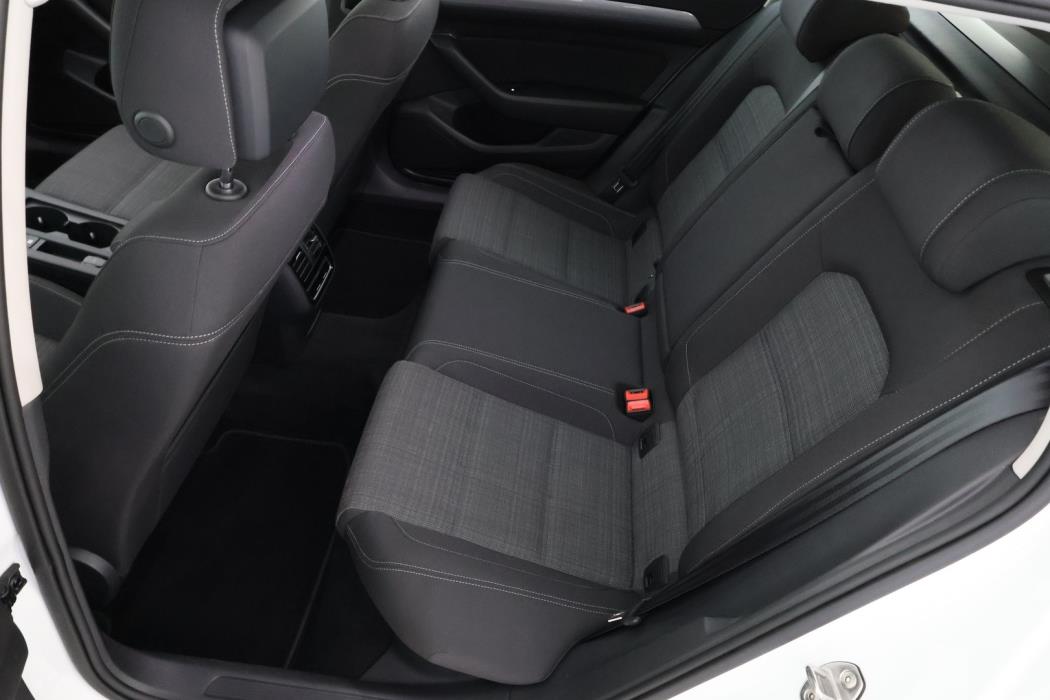 VOLKSWAGEN Passat 2022