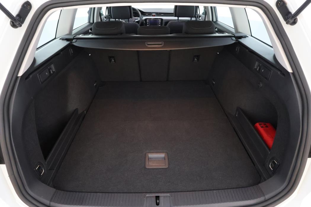 VOLKSWAGEN Passat 2022