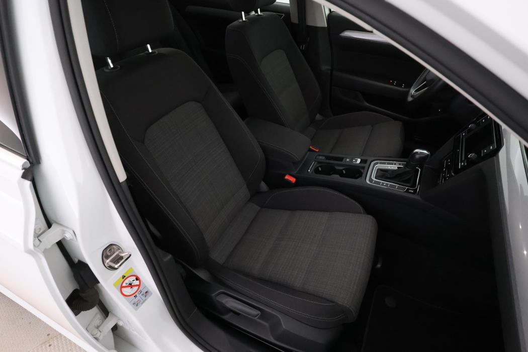 VOLKSWAGEN Passat 2022