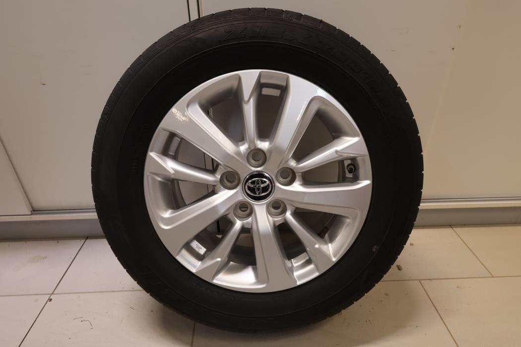 TOYOTA Yaris Cross 2024