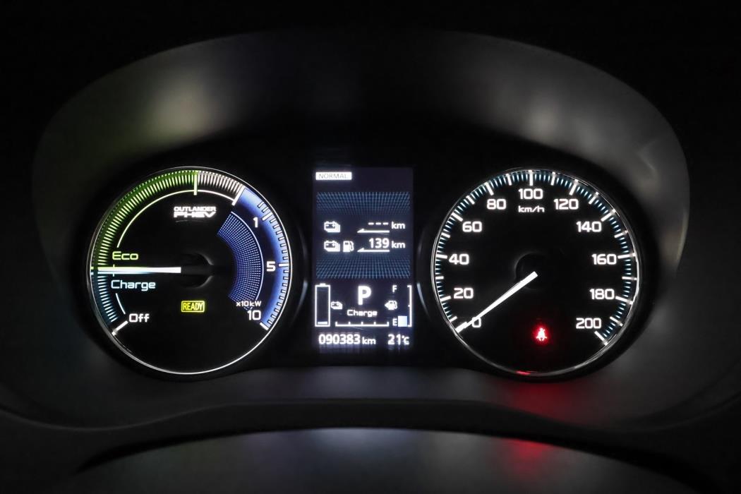 MITSUBISHI Outlander PHEV 2020