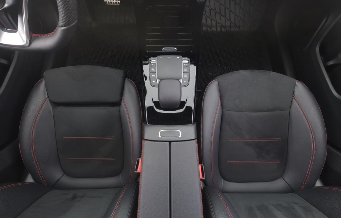 MERCEDES-BENZ A 2022