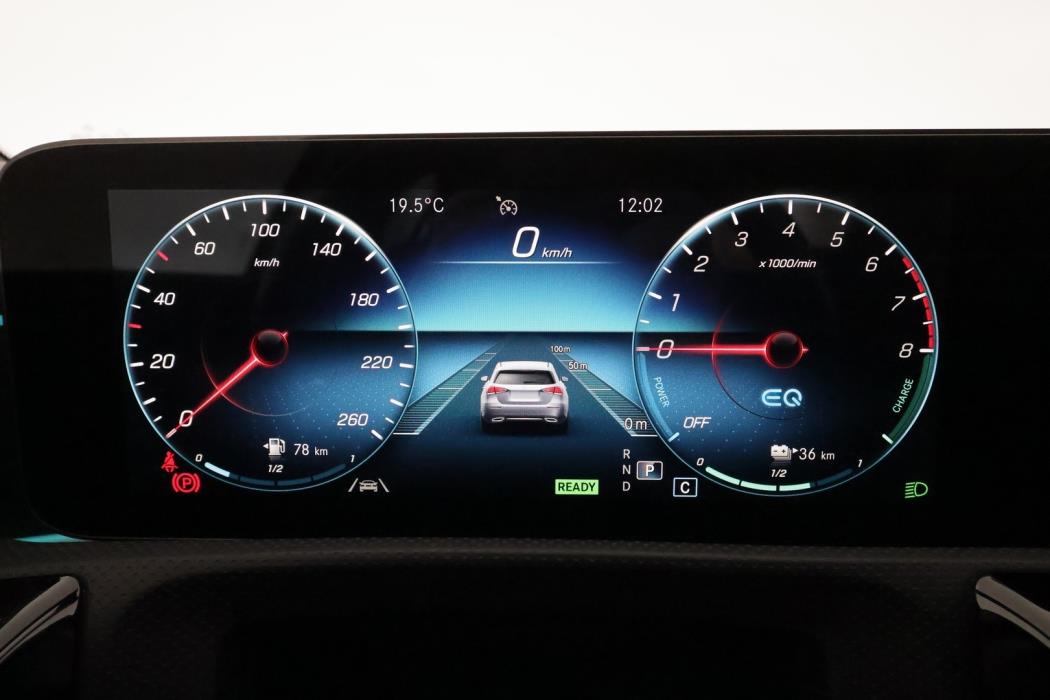 MERCEDES-BENZ A 2022