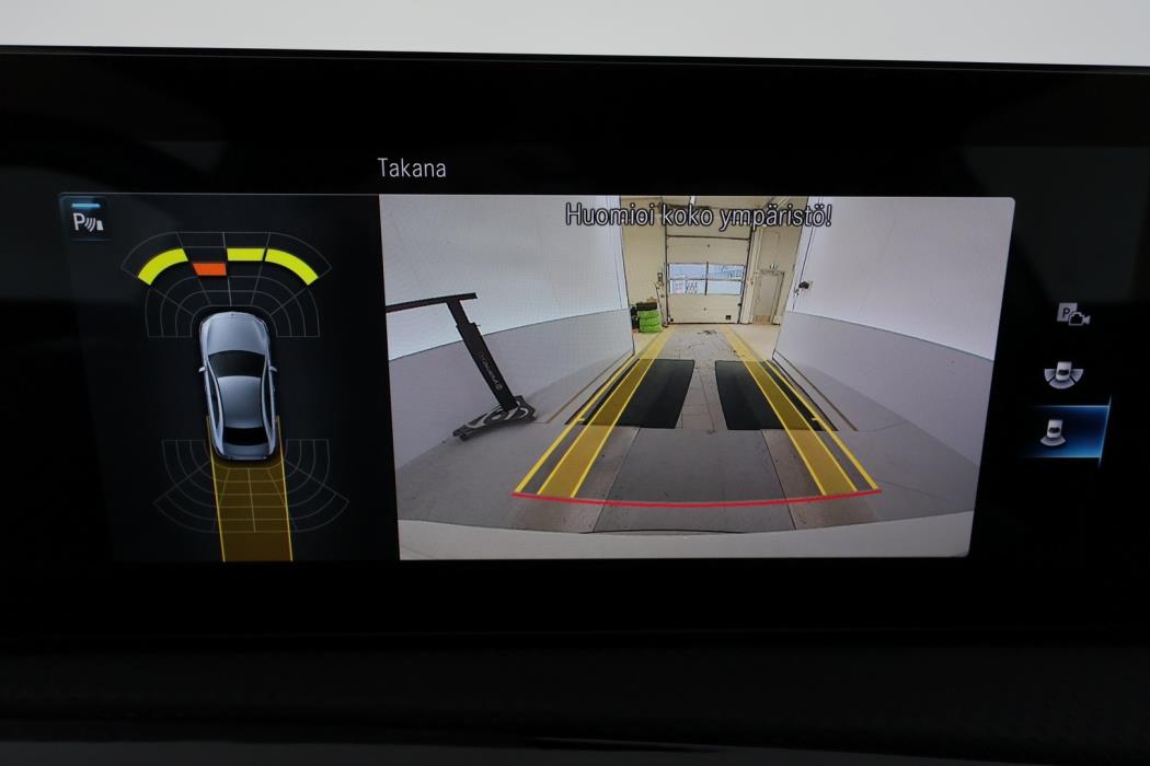 MERCEDES-BENZ A 2022