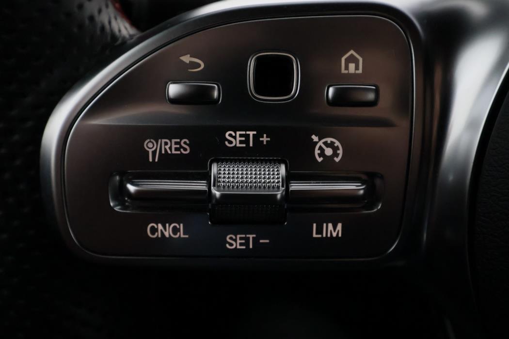 MERCEDES-BENZ A 2022