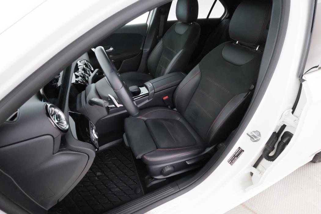 MERCEDES-BENZ A 2022