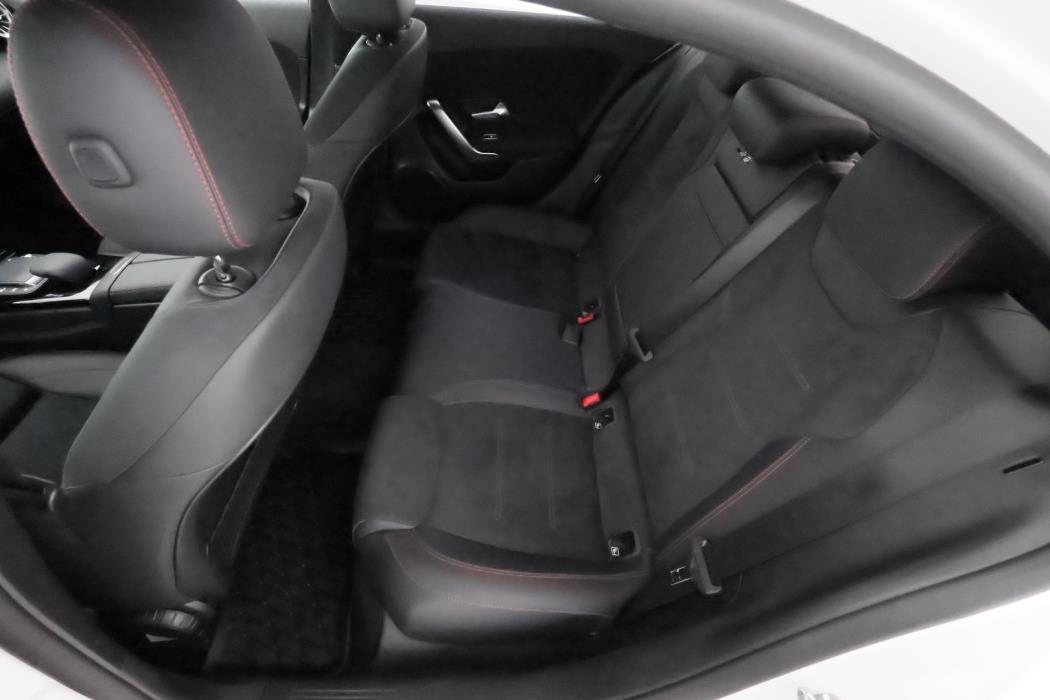 MERCEDES-BENZ A 2022