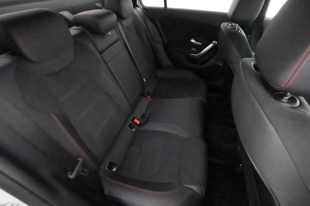 MERCEDES-BENZ A 2022