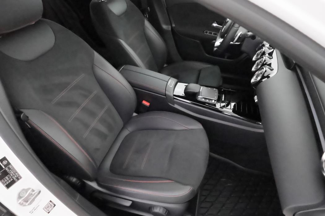 MERCEDES-BENZ A 2022