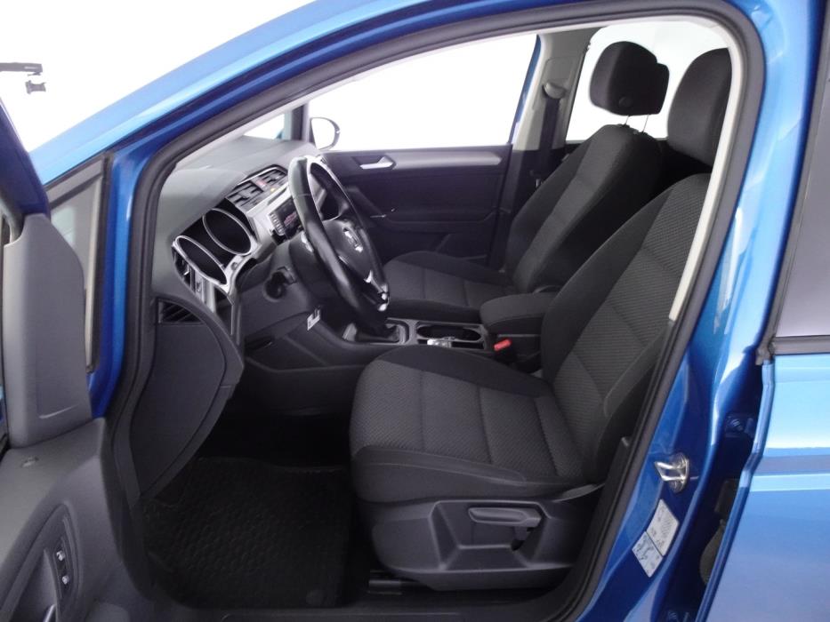 VOLKSWAGEN Touran 2016
