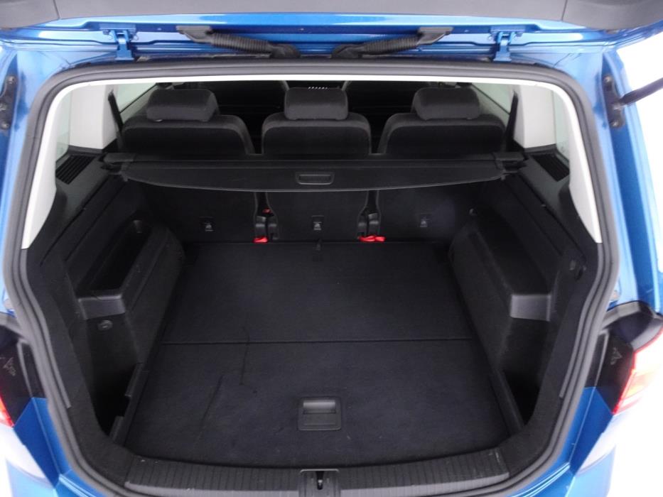 VOLKSWAGEN Touran 2016