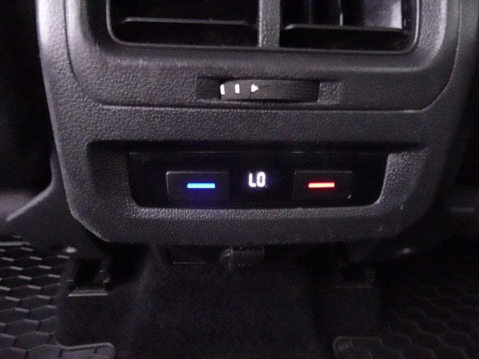VOLKSWAGEN Touran 2016