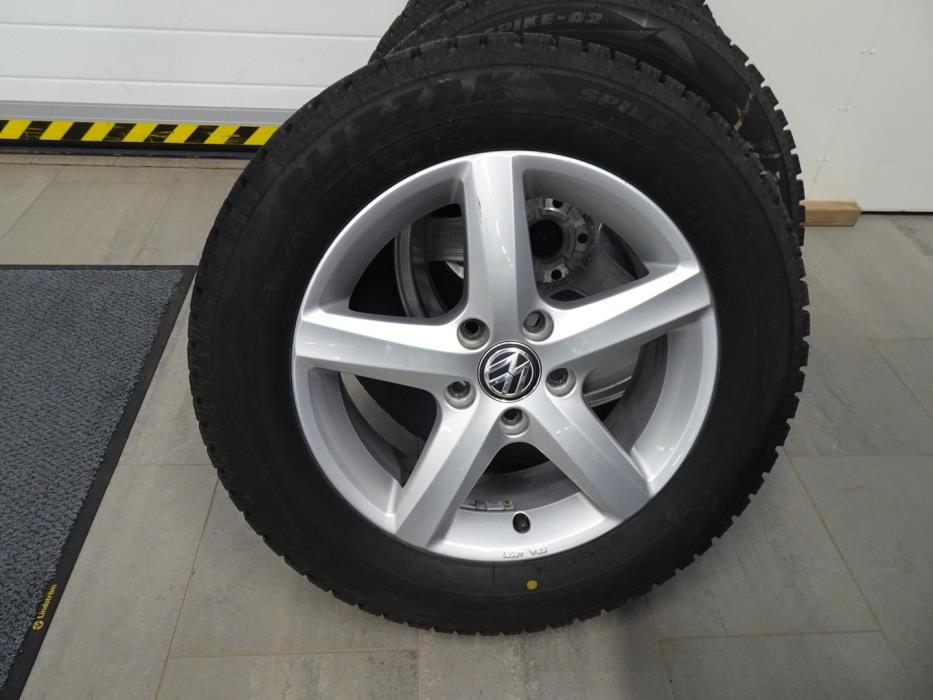 VOLKSWAGEN Touran 2016