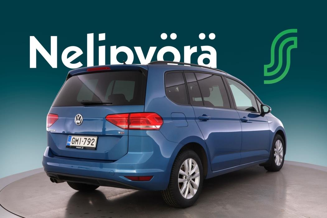 VOLKSWAGEN Touran 2016