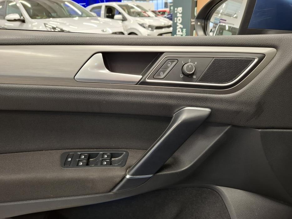 VOLKSWAGEN Golf Sportsvan 2014