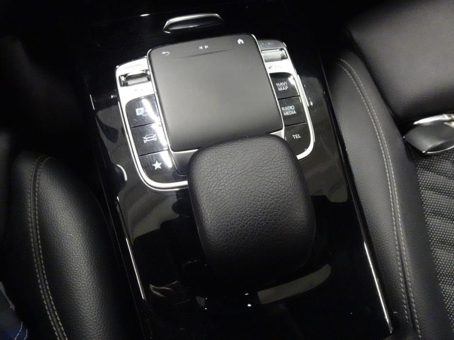 MERCEDES-BENZ A 2019