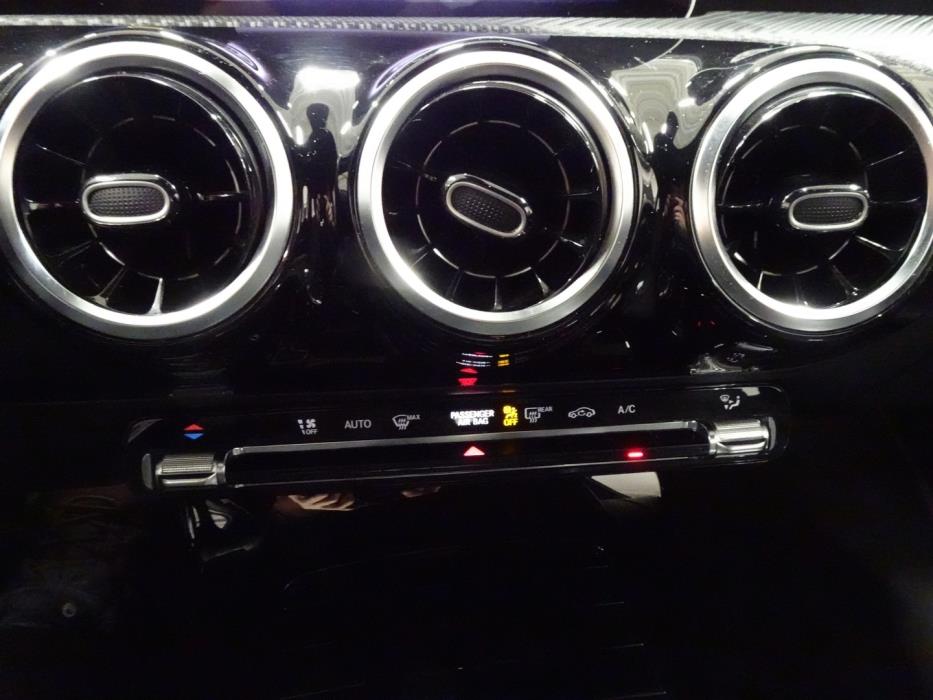 MERCEDES-BENZ A 2019