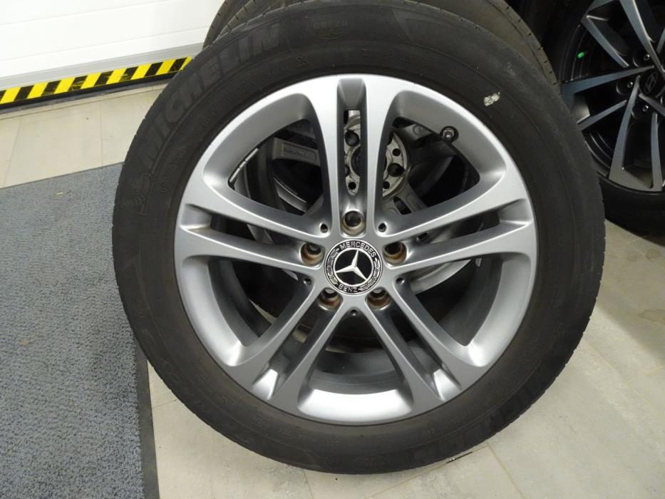 MERCEDES-BENZ A 2019