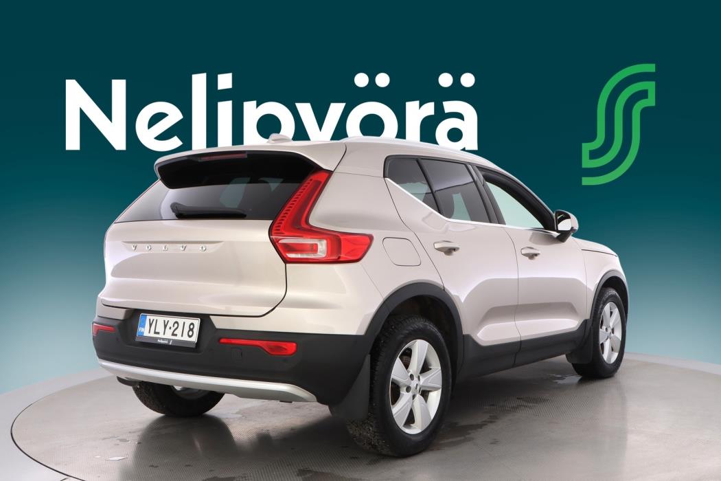 VOLVO XC40 2023