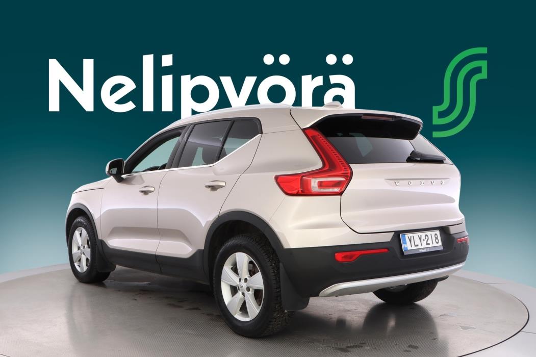 VOLVO XC40 2023