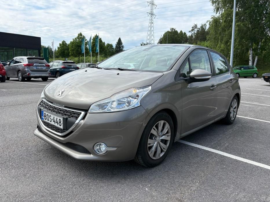 PEUGEOT 208 2012