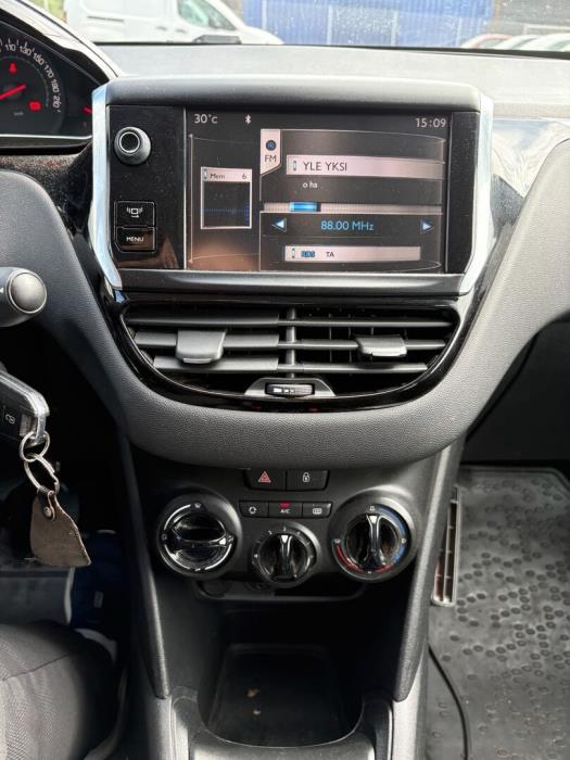 PEUGEOT 208 2012