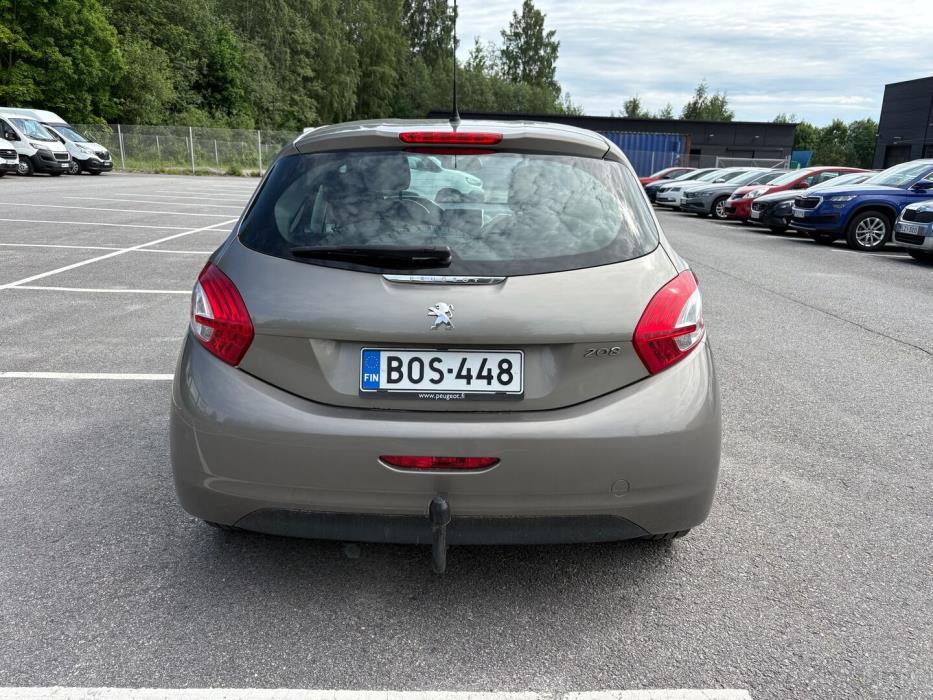 PEUGEOT 208 2012