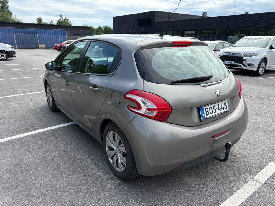 PEUGEOT 208 2012