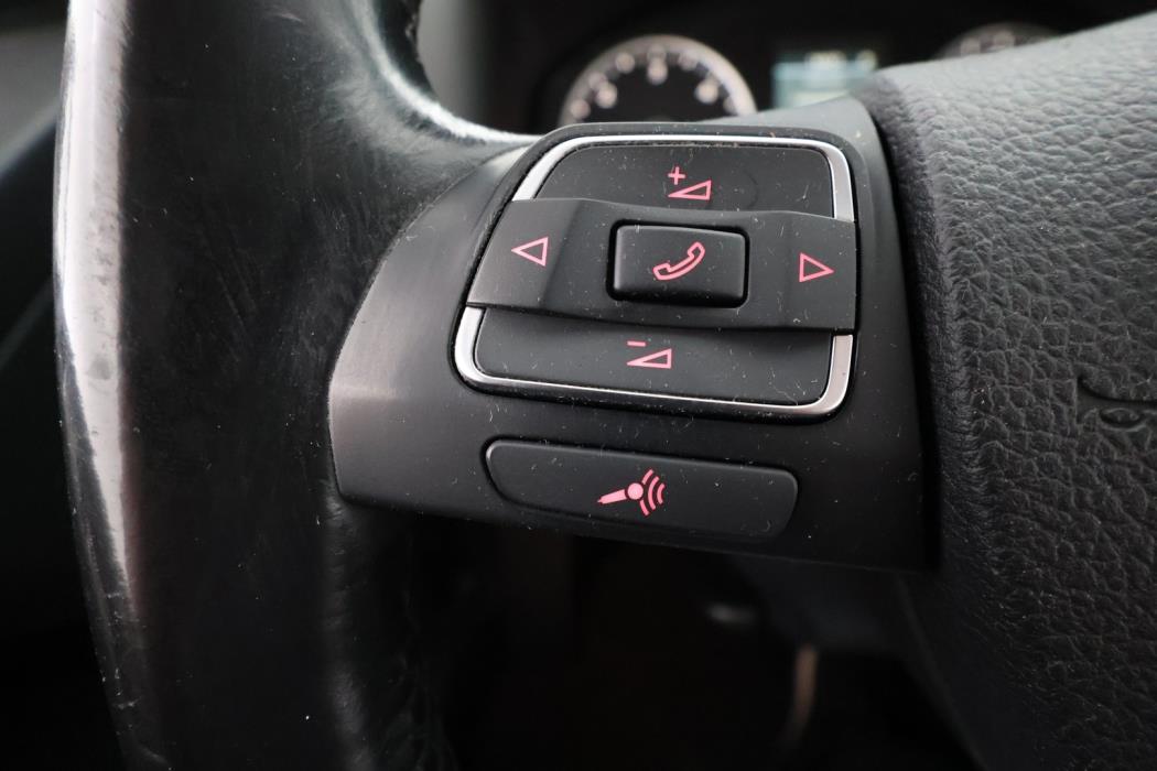 VOLKSWAGEN Tiguan 2011