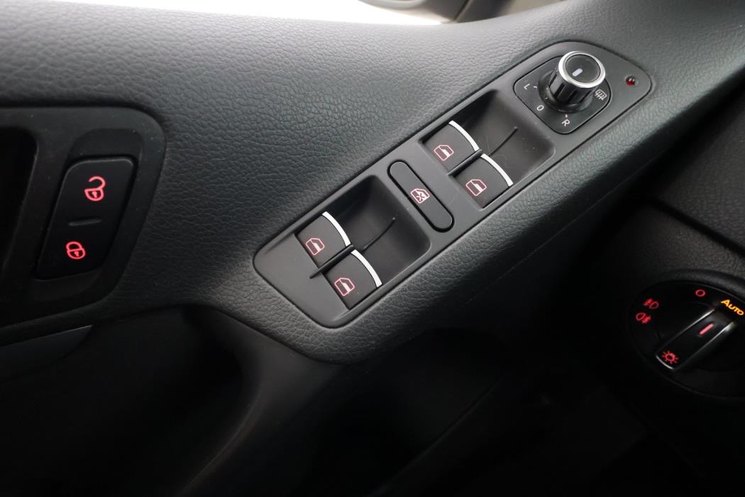 VOLKSWAGEN Tiguan 2011