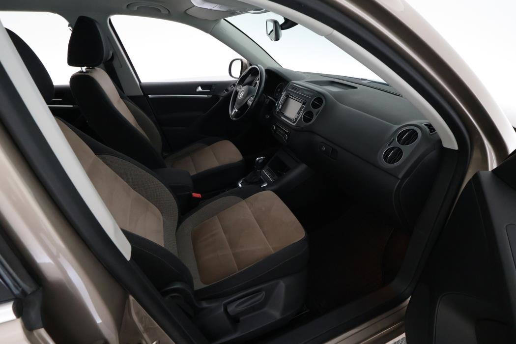 VOLKSWAGEN Tiguan 2011