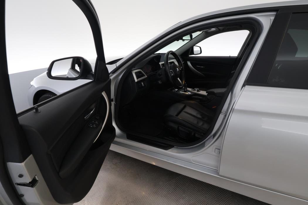 BMW 320 2019