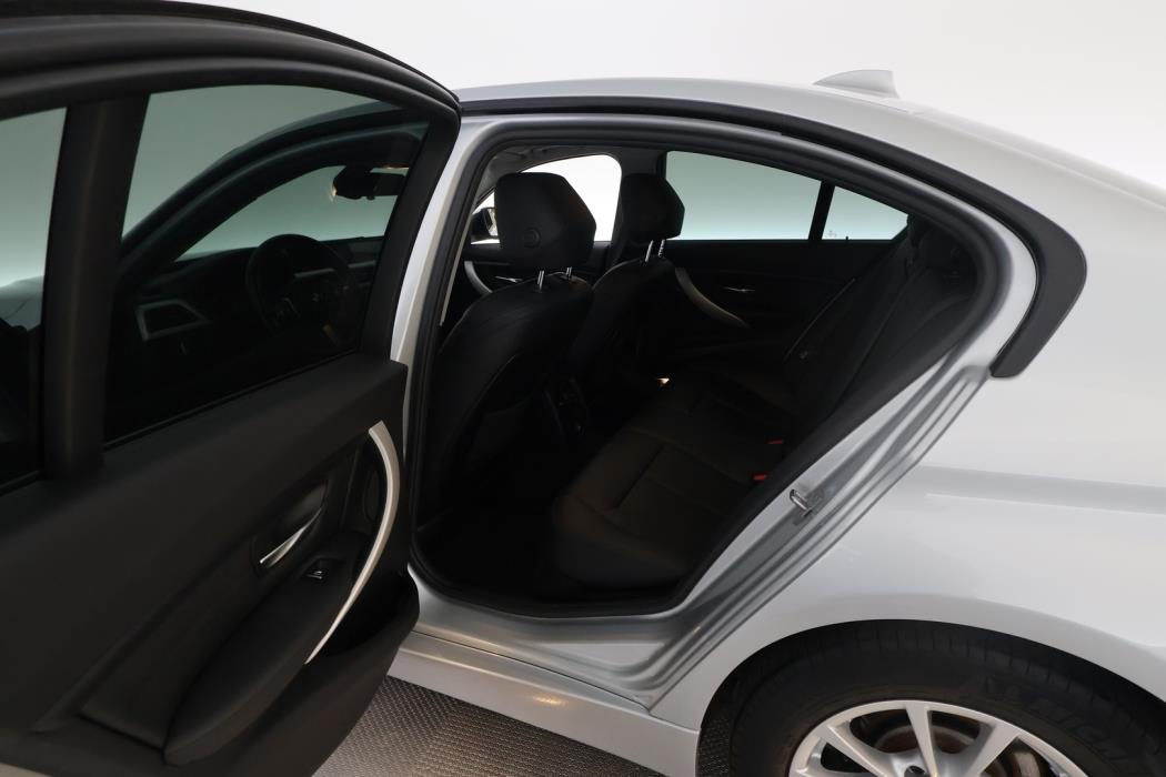 BMW 320 2019