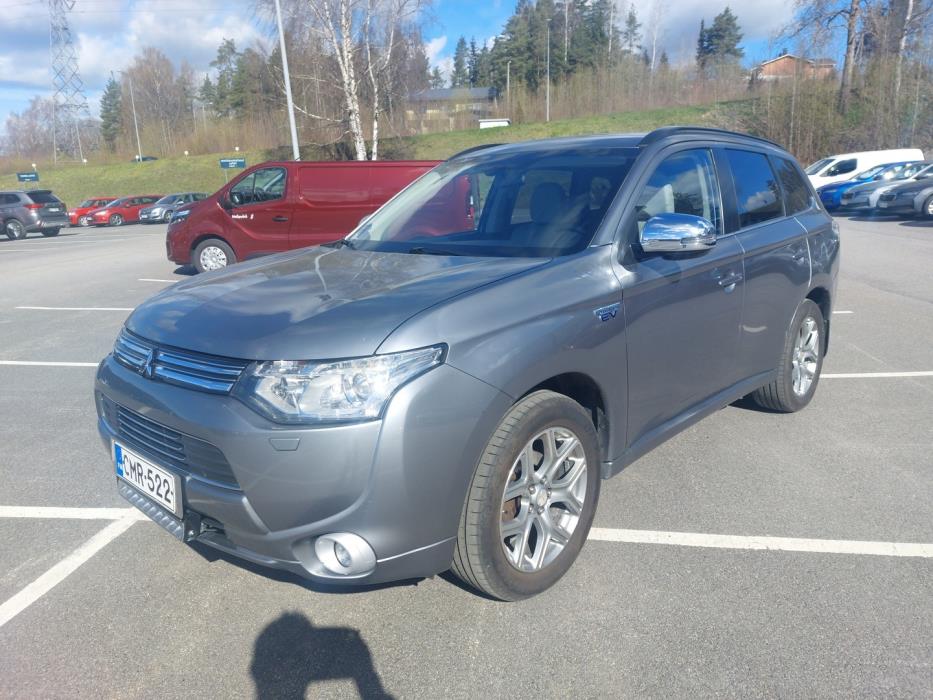 MITSUBISHI Outlander PHEV 2015