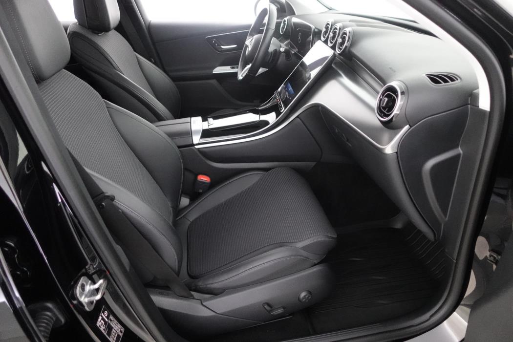 MERCEDES-BENZ GLC 2023