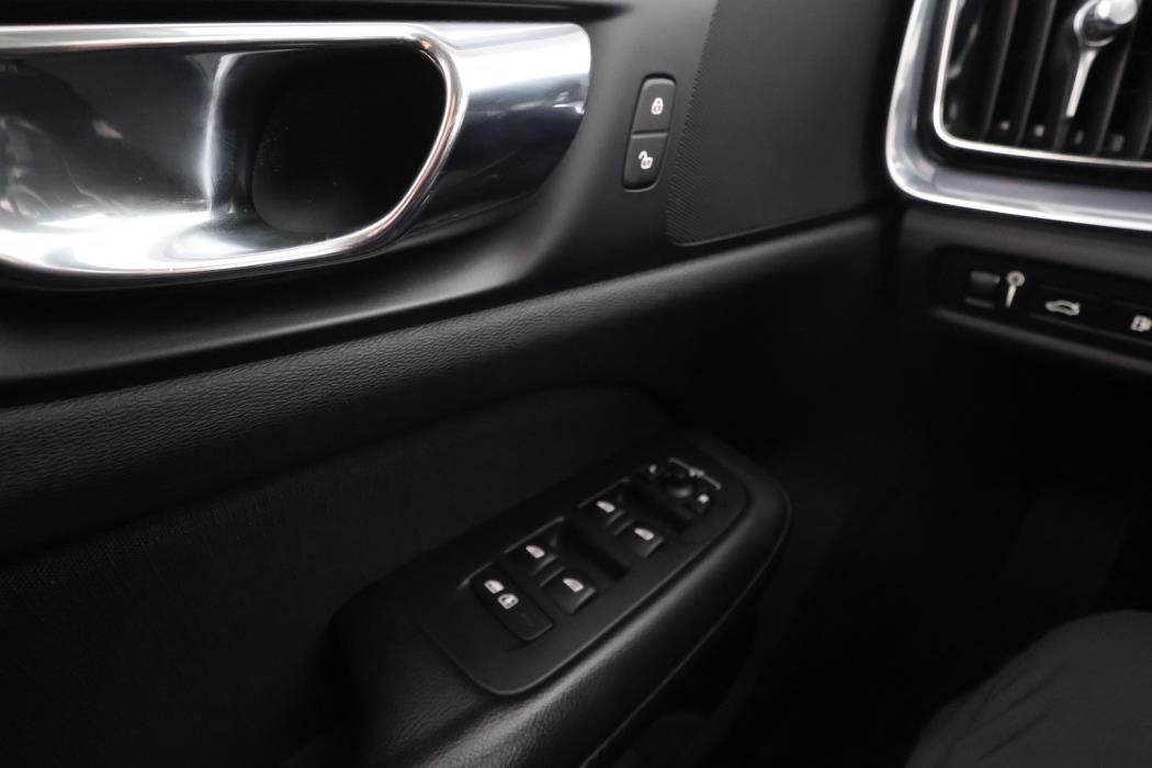 VOLVO V60 2020