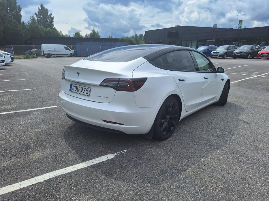TESLA Model 3 2021