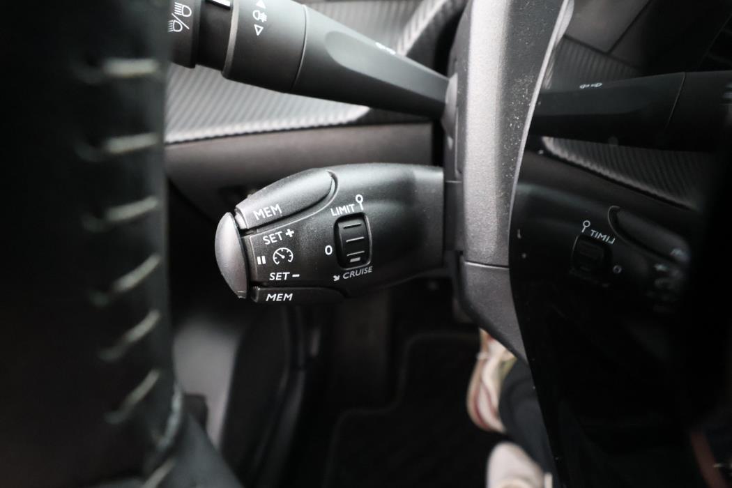 PEUGEOT e-208 2023