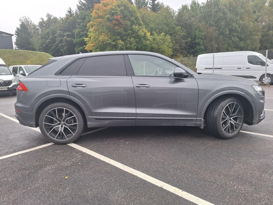 AUDI Q8 2020