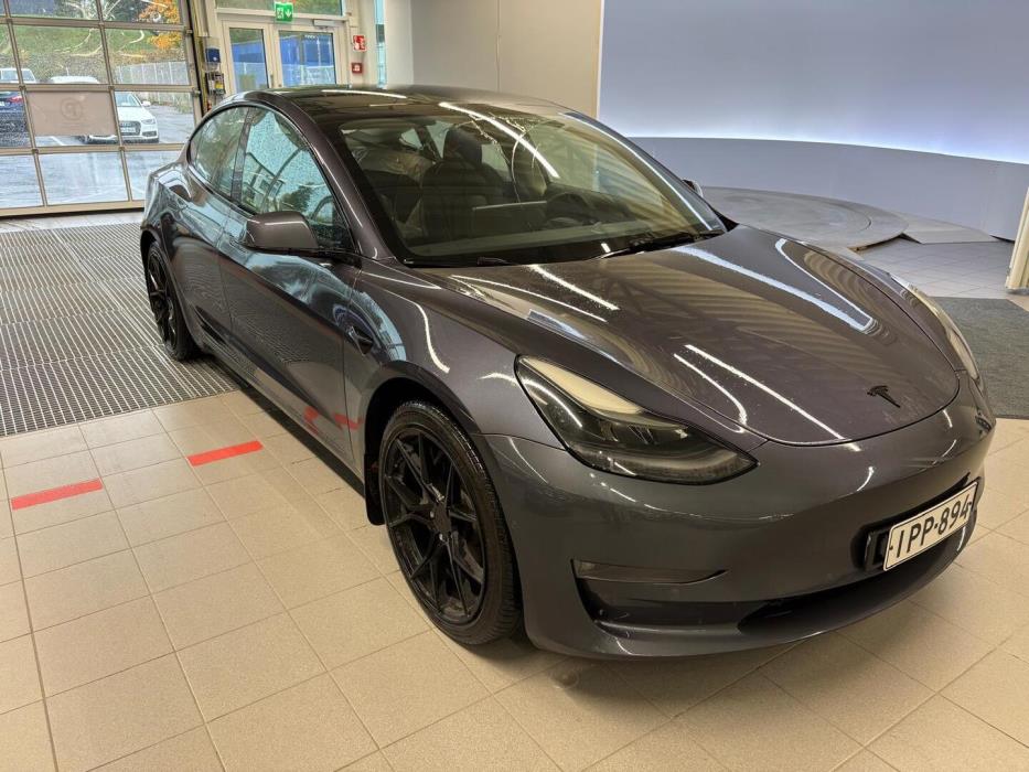 TESLA Model 3 2021