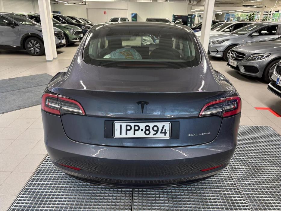 TESLA Model 3 2021
