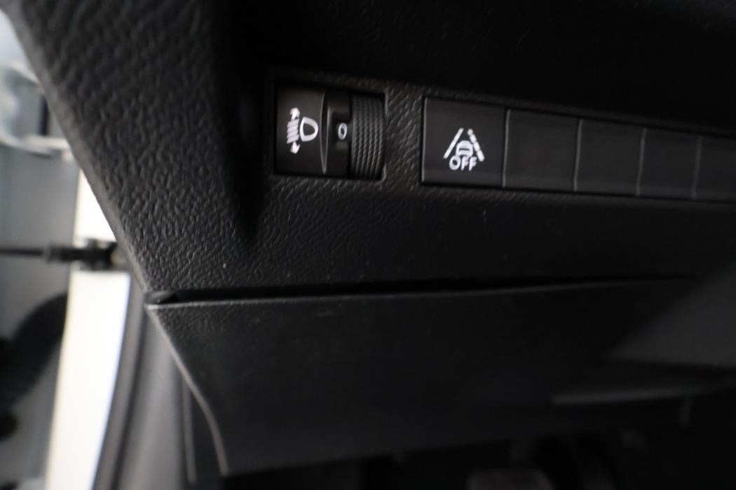 PEUGEOT e-208 2023