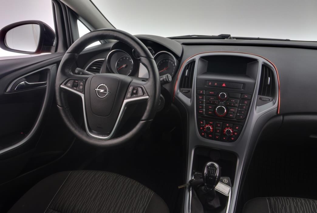OPEL Astra 2013